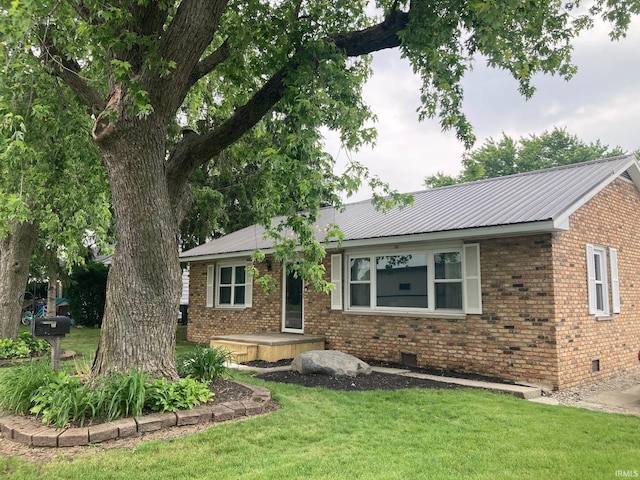 305 N Lincoln Ave, Fowler, IN 47944 - ranch-style house with a front yard, metal roof, brick siding, and crawl space