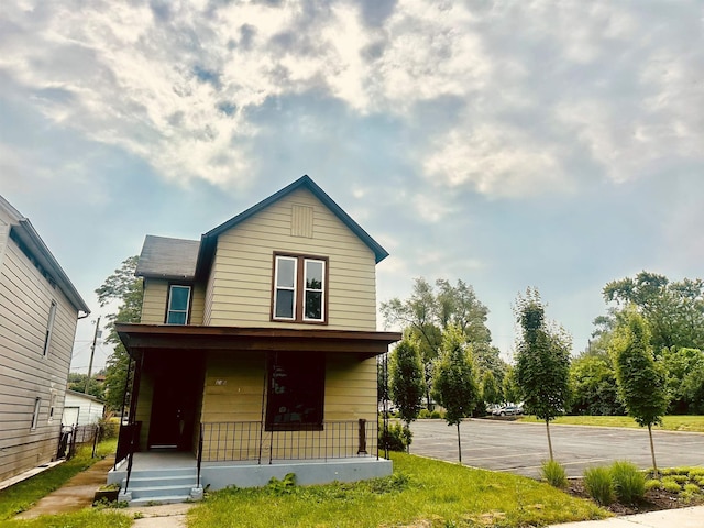 1319 Mcculloch St, Fort Wayne, IN 46803 - view of front of home with covered porch