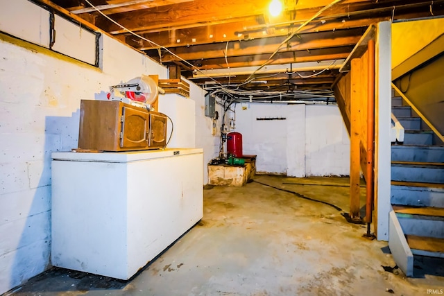 6613 E Hickory Ln, Muncie, IN 47303 - unfinished below grade area featuring stairway
