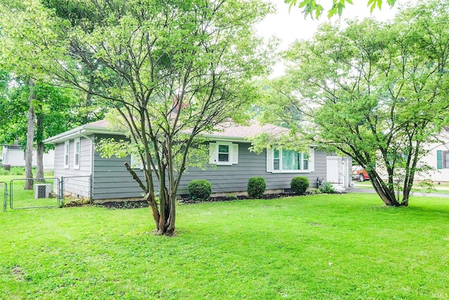 6613 E Hickory Ln, Muncie, IN 47303 - view of front of property featuring a gate