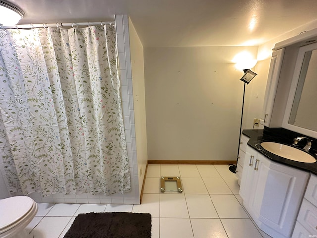 302 S Edgewood Dr, Ellettsville, IN 47429 - bathroom featuring toilet, tile patterned flooring, vanity, curtained shower, and baseboards