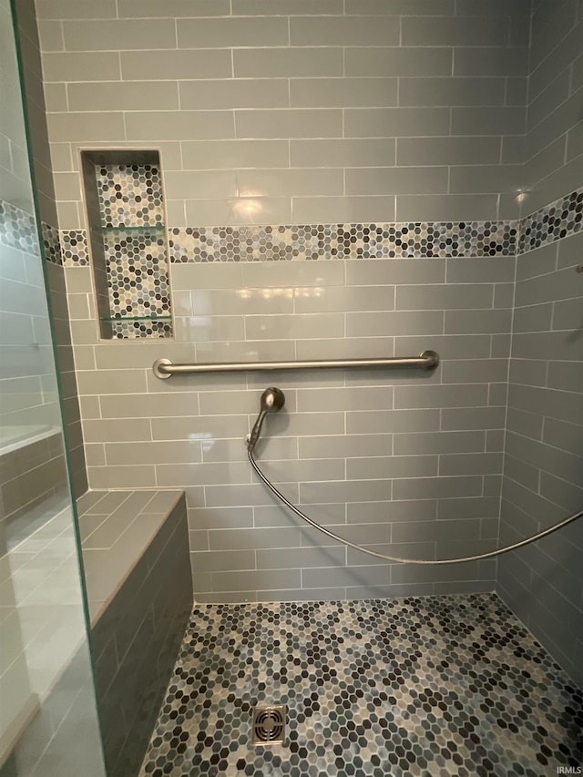 404 Ridge Ct, Ossian, IN 46777 - full bath featuring a tile shower and pet washing station