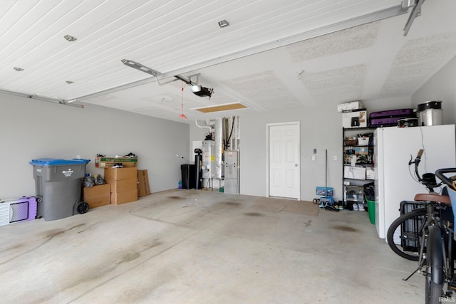 2082 Hemlock Ln, Warsaw, IN 46580 - garage featuring gas water heater and a garage door opener