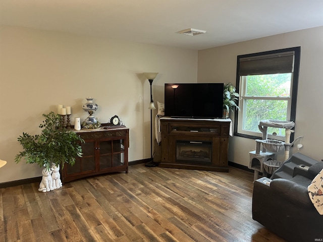 7140 Karen Ct, Fort Wayne, IN 46835 - living area featuring wood finished floors and baseboards