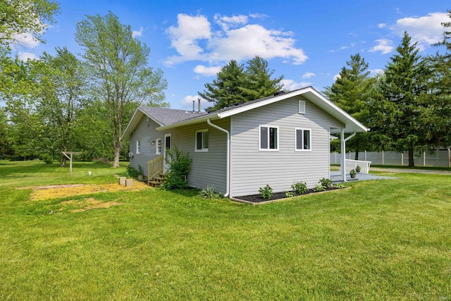 9129 Winchester Rd, Fort Wayne, IN 46819 - view of side of property with entry steps