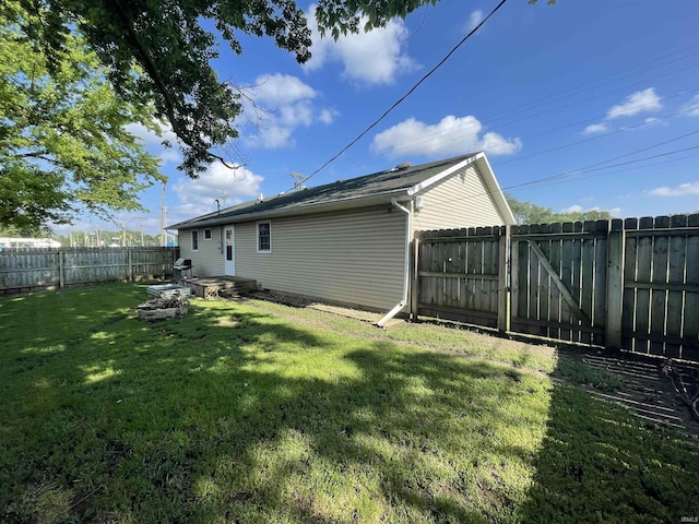 304 E 26th St, Muncie, IN 47302 - view of yard
