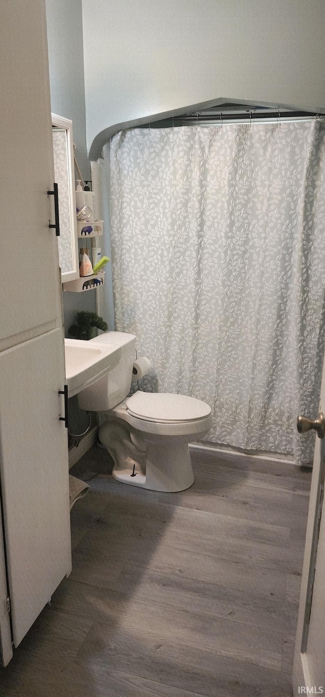 3213 Robinwood Dr, Fort Wayne, IN 46806 - full bath featuring toilet and wood finished floors