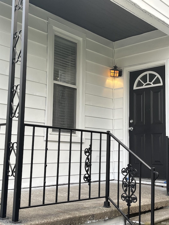 514 N Elliott St, Evansville, IN 47711 - view of exterior entry with a porch