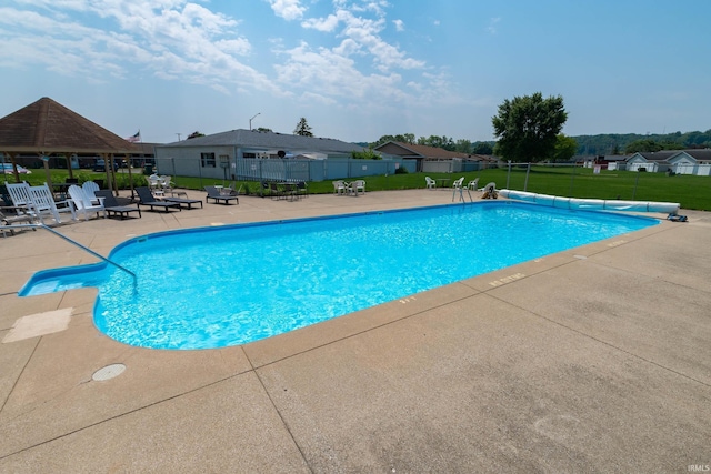 1009 Berkley Cir, Mishawaka, IN 46544 - community pool with a patio