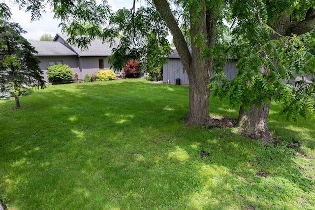 614 E S B St, Gas City, IN 46933 - view of grassy yard