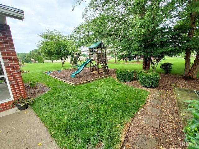1749 W 1st St, Jasper, IN 47546 - view of green lawn