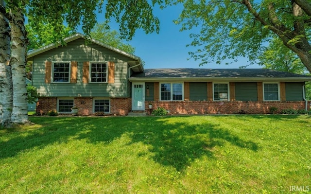 3005 Darwin Ln, Kokomo, IN 46902 - tri-level home with a front lawn and brick siding