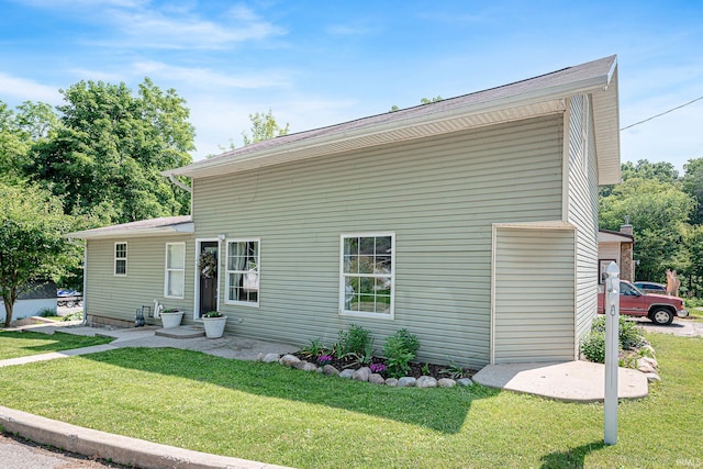 501 Spring Beach Rd, Rome City, IN 46784 - view of front of home featuring a front lawn