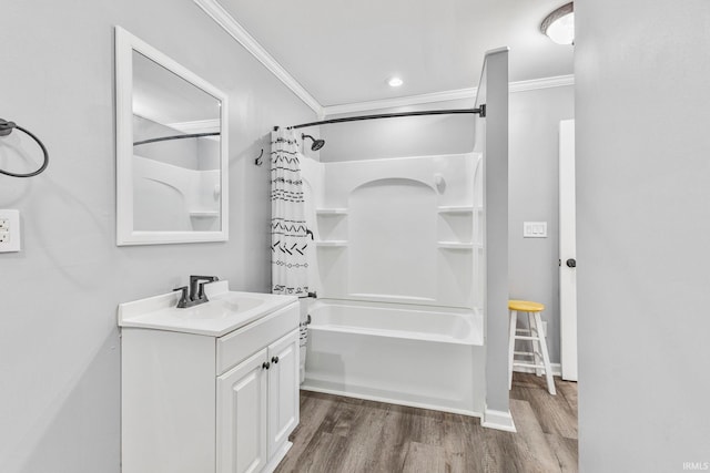 340 W Turner St, Bloomfield, IN 47424 - bathroom with vanity, crown molding, shower / tub combo, and wood finished floors