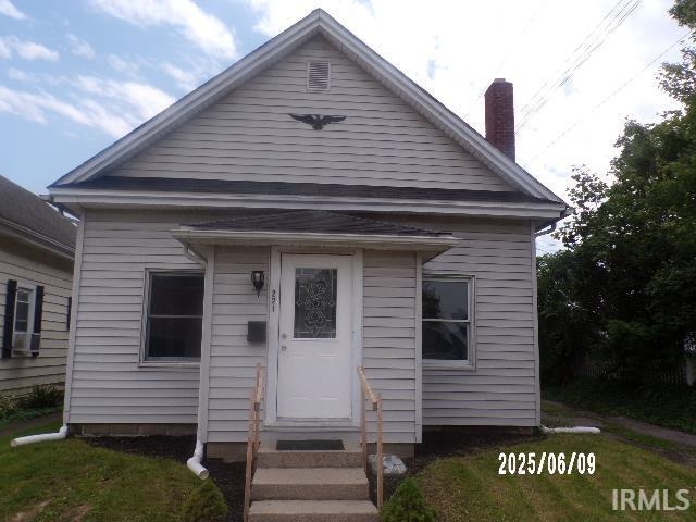 221 W Franklin St, Hartford City, IN 47348 - view of front of house with entry steps and a chimney