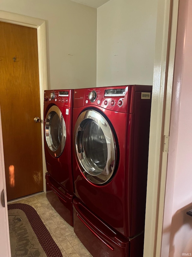 416 Hopkins Rd, Indianapolis, IN 46229 - laundry area featuring washer and dryer