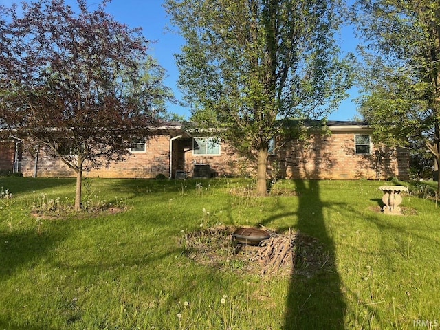 416 Hopkins Rd, Indianapolis, IN 46229 - view of grassy yard