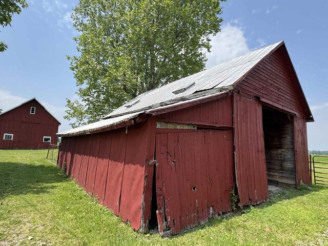 3151 W 150 N, Logansport, IN 46947 - view of pole building with a barn