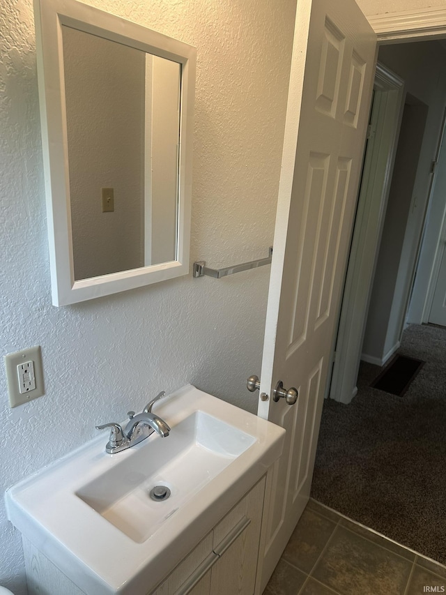 3324 Alexander St, Fort Wayne, IN 46806 - bathroom with a textured wall and vanity