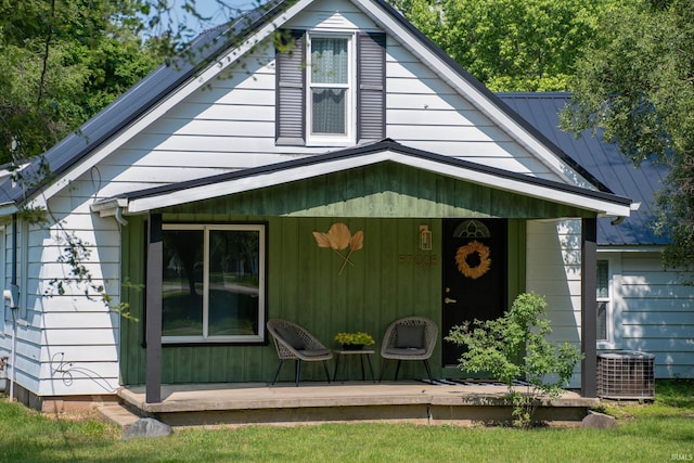 57005 Southshore Dr, Osceola, IN 46561 - view of front of house with central AC unit
