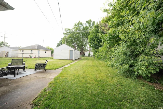 1014 W 7th St, Mishawaka, IN 46544 - view of yard featuring a patio