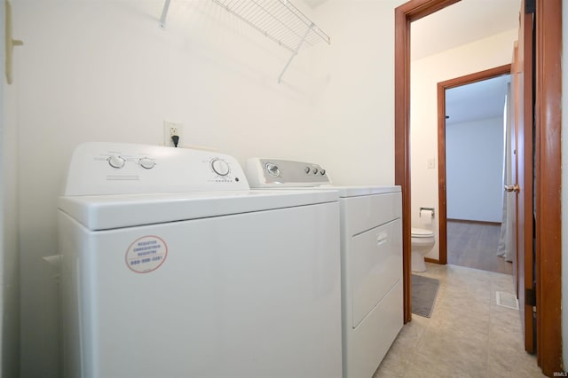 708 Carson Ct, Kokomo, IN 46902 - laundry area featuring washer and clothes dryer and light tile patterned floors