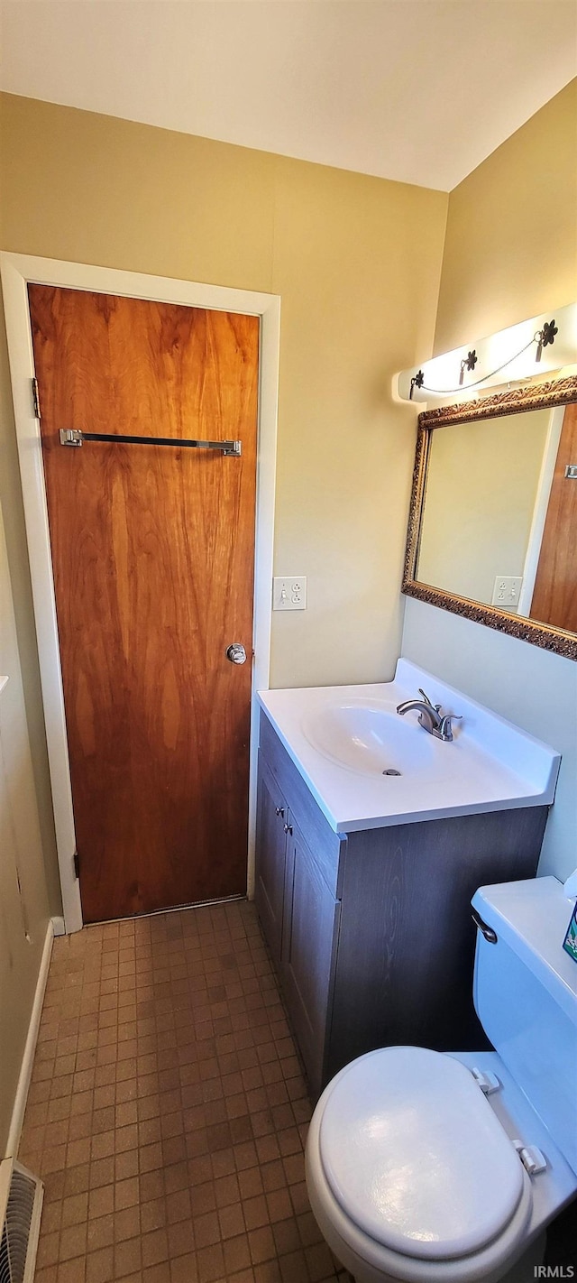 113 N Beechwood St, Warsaw, IN 46582 - half bath with toilet and vanity