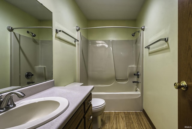 2560 E Maple Dr, Bluffton, IN 46714 - bathroom featuring vanity, shower / bathtub combination, and wood finished floors