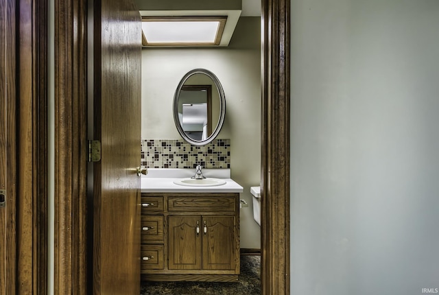 2560 E Maple Dr, Bluffton, IN 46714 - half bath featuring vanity and decorative backsplash