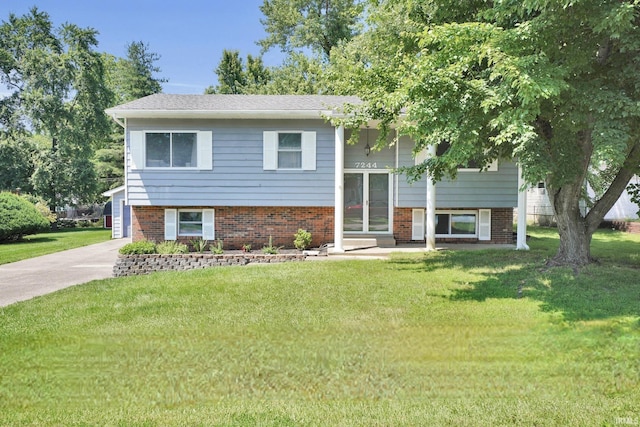 7244 Oaklawn Dr, Newburgh, IN 47630 - split foyer home featuring a front lawn, driveway, brick siding, and a garage