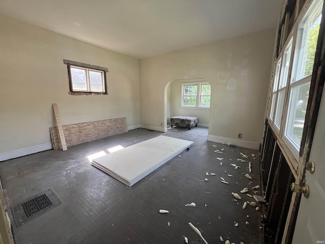 1002 Elizabeth St, Lafayette, IN 47904 - unfurnished room featuring arched walkways and baseboards