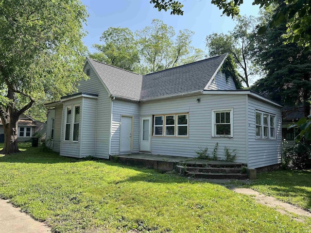1002 Elizabeth St, Lafayette, IN 47904 - view of front facade featuring a shingled roof and a front lawn