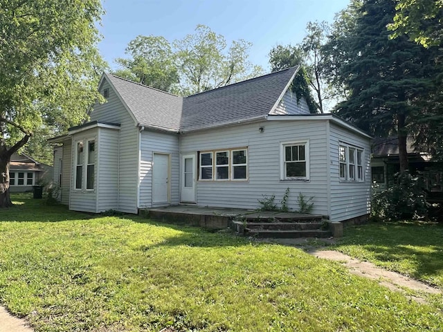 1002 Elizabeth St, Lafayette, IN 47904 - view of front of house with a shingled roof and a front lawn