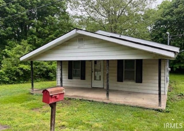 1402 Alabama St, New Castle, IN 47362 - bungalow-style home featuring a porch and a front yard