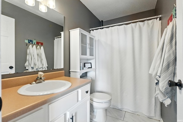 10412 Kentfield Pl, Fort Wayne, IN 46818 - full bath featuring vanity and a shower with shower curtain