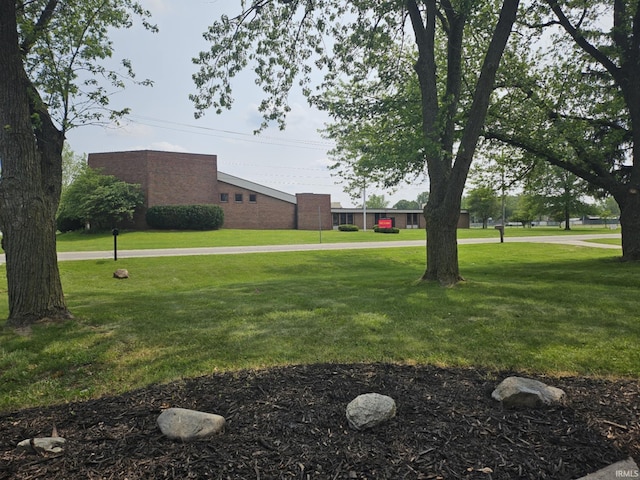 6711 Trier Rd, Fort Wayne, IN 46815 - view of grassy yard