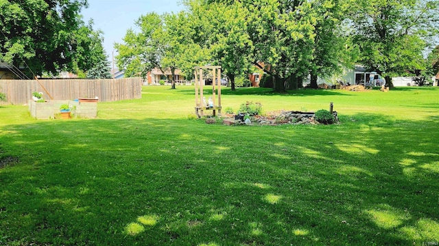 406 James St, Butler, IN 46721 - view of yard