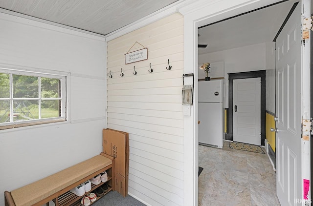 19252 Cleveland Rd, South Bend, IN 46637 - view of mudroom
