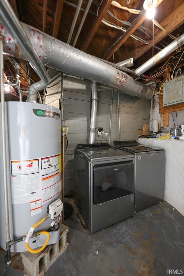 19252 Cleveland Rd, South Bend, IN 46637 - utility room featuring gas water heater and washing machine and clothes dryer