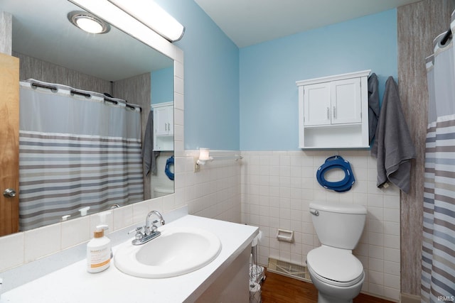 3506 Mark Ct, Lafayette, IN 47905 - full bathroom featuring vanity, tile walls, wainscoting, a shower with curtain, and wood finished floors