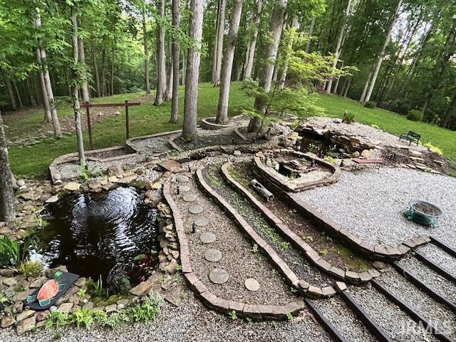 5549 S Tammany Ct, Bloomington, IN 47401 - view of yard