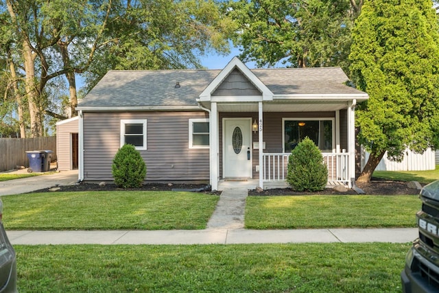 425 S Harding St, Warsaw, IN 46580 - bungalow featuring covered porch and a shingled roof