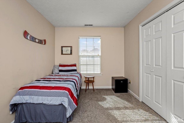 4103 Stergen Dr, Lafayette, IN 47909 - bedroom featuring carpet flooring, a textured ceiling, and a closet
