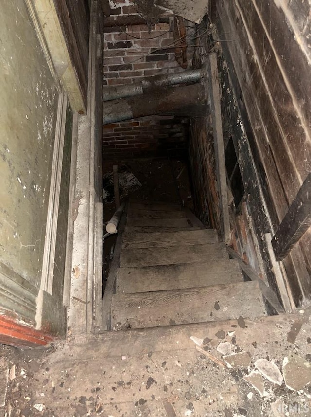 816 Allen St, South Bend, IN 46616 - staircase featuring lofted ceiling