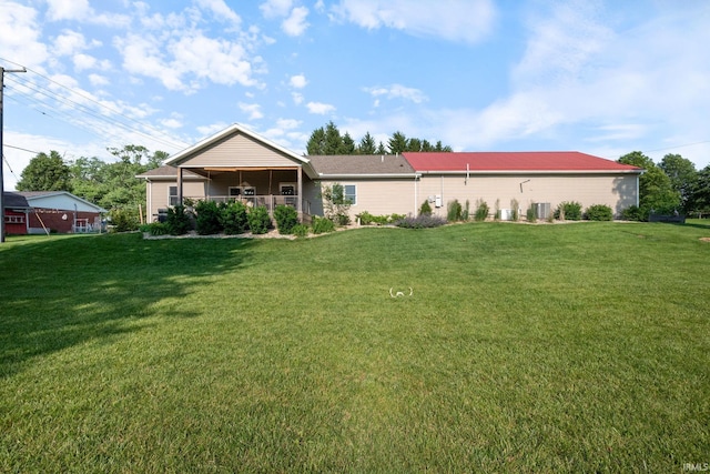 502 N Jefferson Ave, Fowler, IN 47944 - back of house featuring a lawn and covered porch