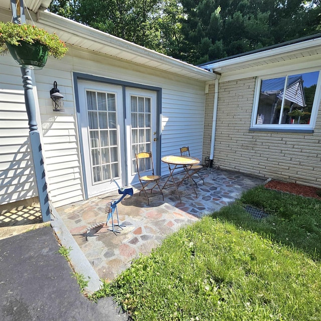 989 S Cataract Rd, Spencer, IN 47460 - entrance to property with a patio