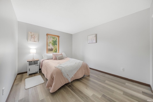 2319 Autumn Lake Pl, Fort Wayne, IN 46818 - bedroom featuring light wood-style floors and baseboards