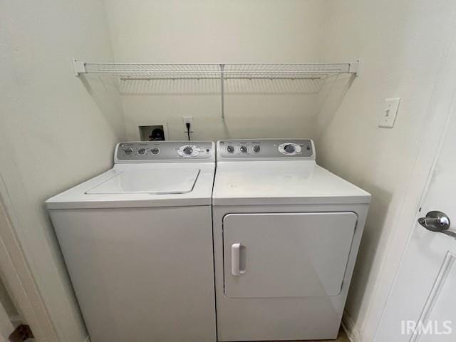 3239 S Parnel Ct, Bloomington, IN 47403 - laundry area with washer and dryer