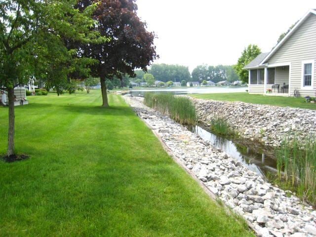 52289 Wembley Dr, South Bend, IN 46637 - view of green lawn