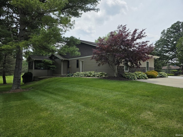 1051 Morningstar Rd, Auburn, IN 46706 - view of side of property with a lawn